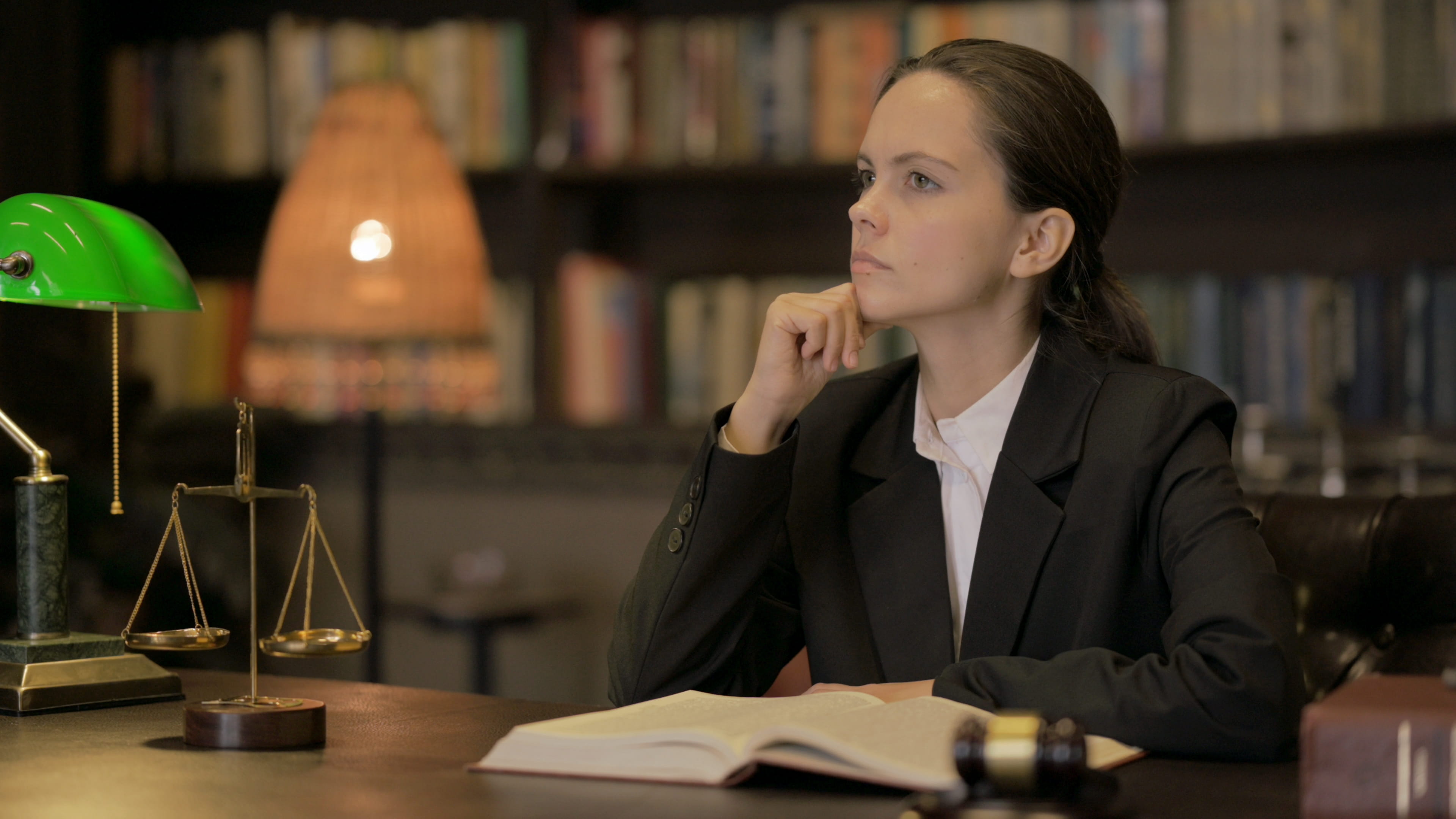 Как поступить в юридический колледж?